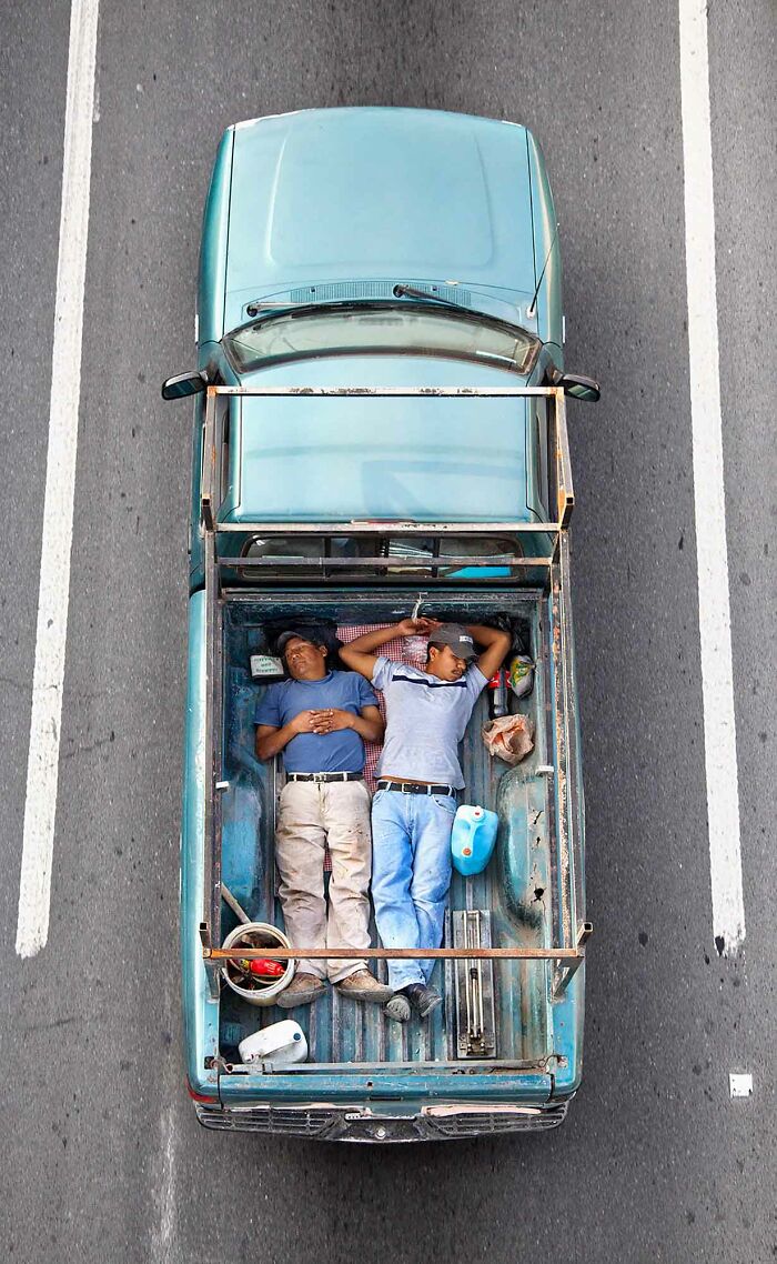 Photographer Takes Aerial Photos Of Daily Commuters Around Mexico In His Series “Carpoolers” (30 Pics)