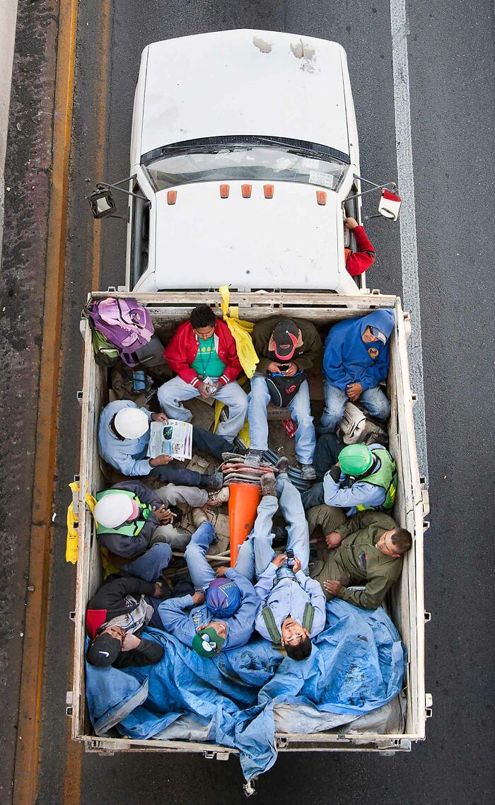 Photographer Takes Aerial Photos Of Daily Commuters Around Mexico In His Series “Carpoolers” (30 Pics)