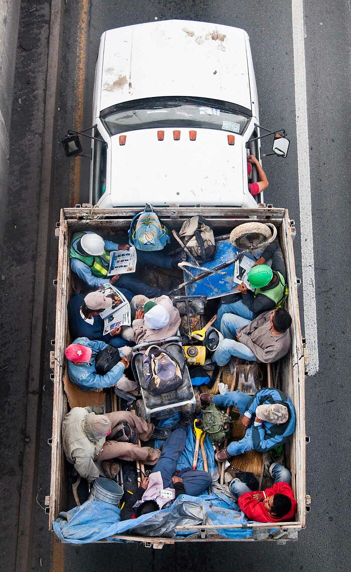 Photographer Takes Aerial Photos Of Daily Commuters Around Mexico In His Series “Carpoolers” (30 Pics)