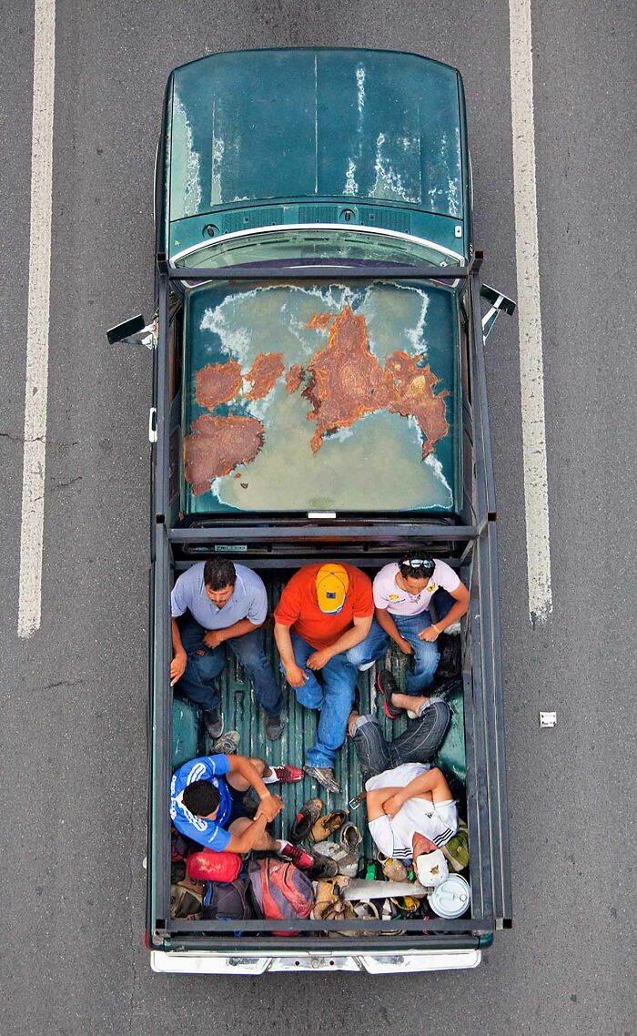 Photographer Takes Aerial Photos Of Daily Commuters Around Mexico In His Series “Carpoolers” (30 Pics)