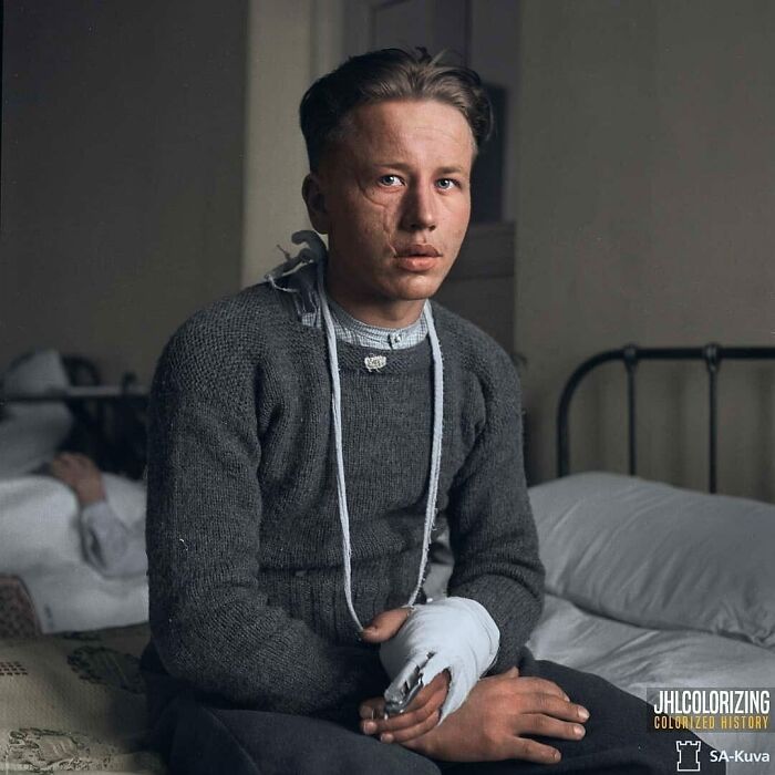 Viljo Valter Suokas, Caballero de la Cruz de Mannerheim (el más distinguido honor militar finlandés), fotografiado en un hospital de campaña tras ser herido en diciembre de 1941
