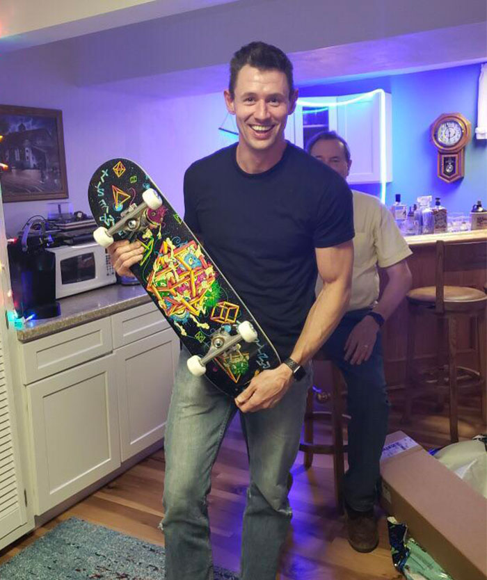 Siempre pedí una patineta cuando era niño. Mis padres dijeron que no hasta que tuviera 35 años. Hoy cumplieron