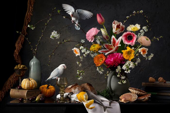 Caballa y flores de primavera