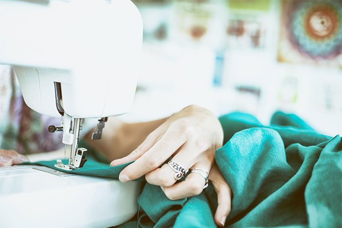 20 Cambios en la moda que facilitaron o dificultaron los robos, compartidos por antiguos ladrones y magos