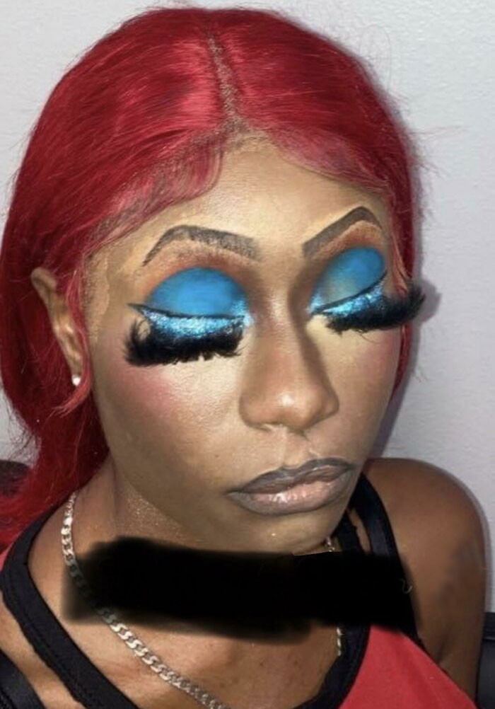 Últimamente he visto esto en todas mis redes sociales. El maquillador tiene un sitio para hacer reservas y cobra 85 dólares