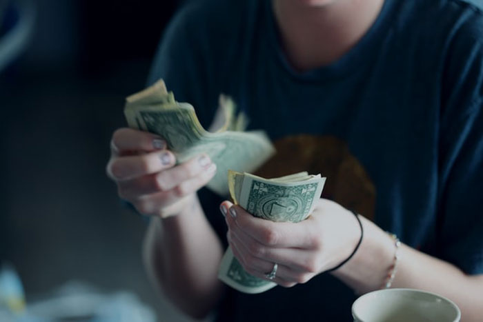 20 Ex-millonarios cuentan lo que hicieron para perder su dinero