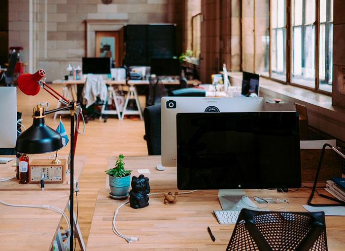 25 Compañeros de trabajo tan incompetentes como inolvidables por los errores tontísimos que cometían