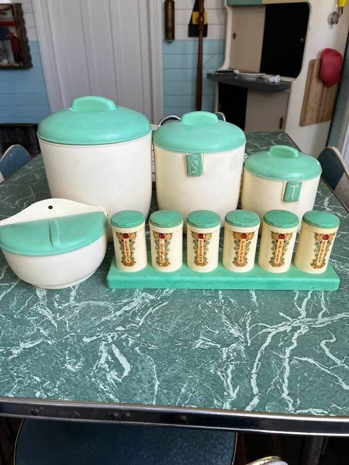 Utensilios de cocina de bakelita de los años 50