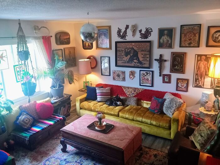 Casi todo lo de esta sala de estar es de 2ª mano
