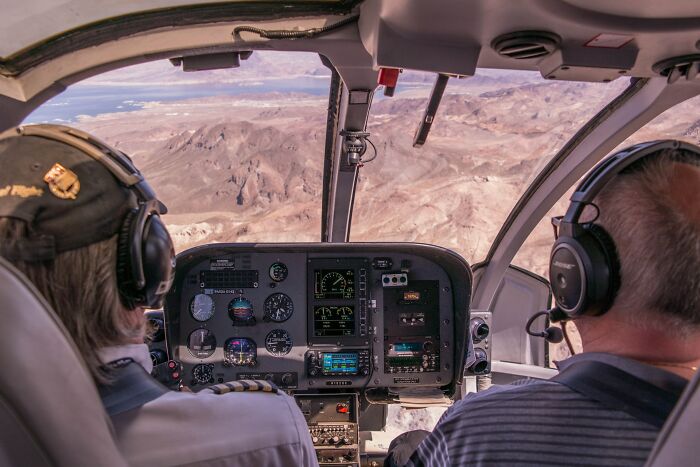 20 Secretos de la industria aérea que la mayoría de los pasajeros desconocen, compartidos por auxiliares de vuelo