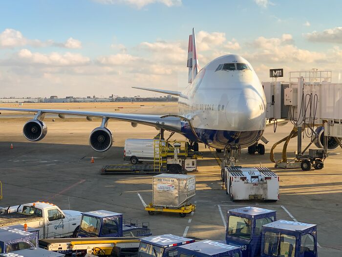 20 Secretos de la industria aérea que la mayoría de los pasajeros desconocen, compartidos por auxiliares de vuelo
