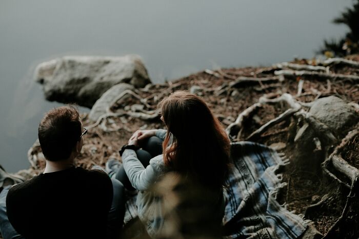20 Momentos de hombres asustando a mujeres sin darse cuenta siquiera