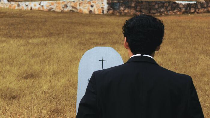 “Mi jefe me escribió mientras yo estaba en el funeral de mi madre”: 20 Jefes sinvergüenzas denegando días libres