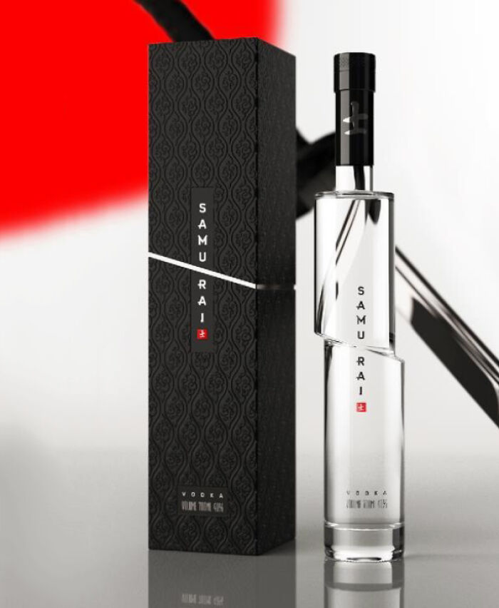 Esta botella única de "Vodka Samurai"...