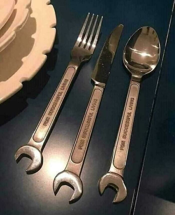 Cuando le pides a tu novio que compre cubiertos nuevos