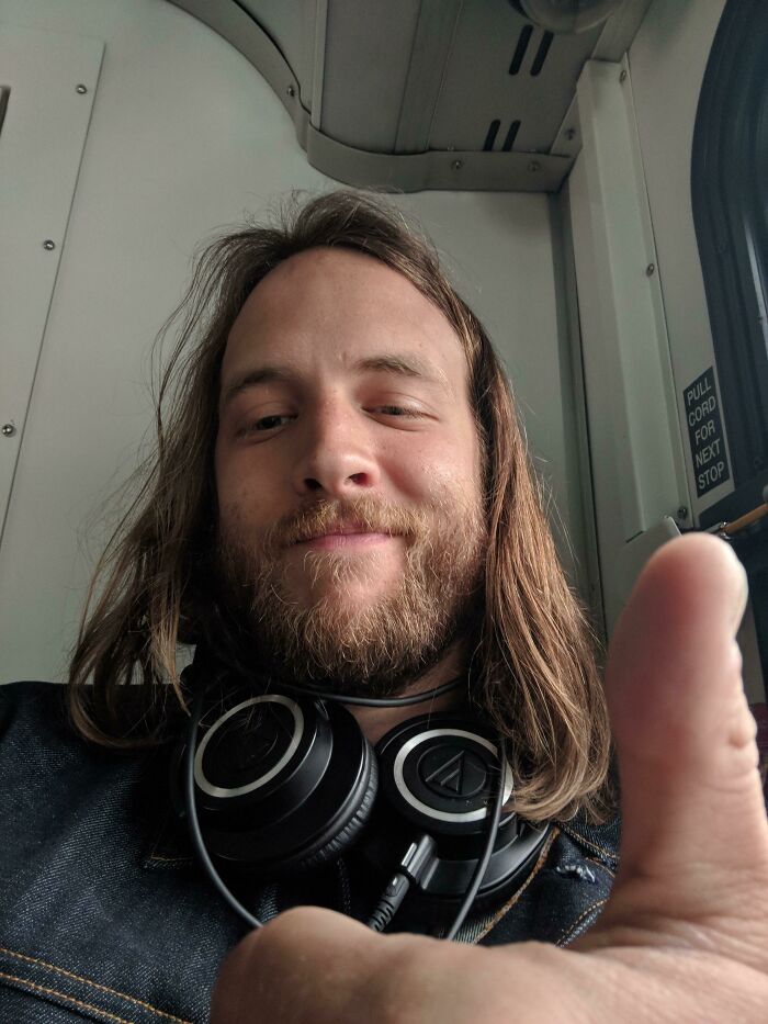 Bueno, amigos. Hoy he estado sobrio durante un año. Casualmente, estos han sido los mejores 365 días de mi vida. Todo lo que sé es que me siento muy bien