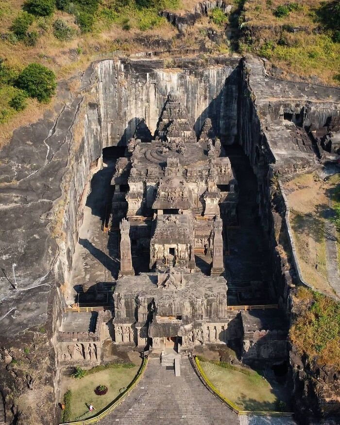 Templo de Kailasa en Ellora, India, hecho de una sola roca