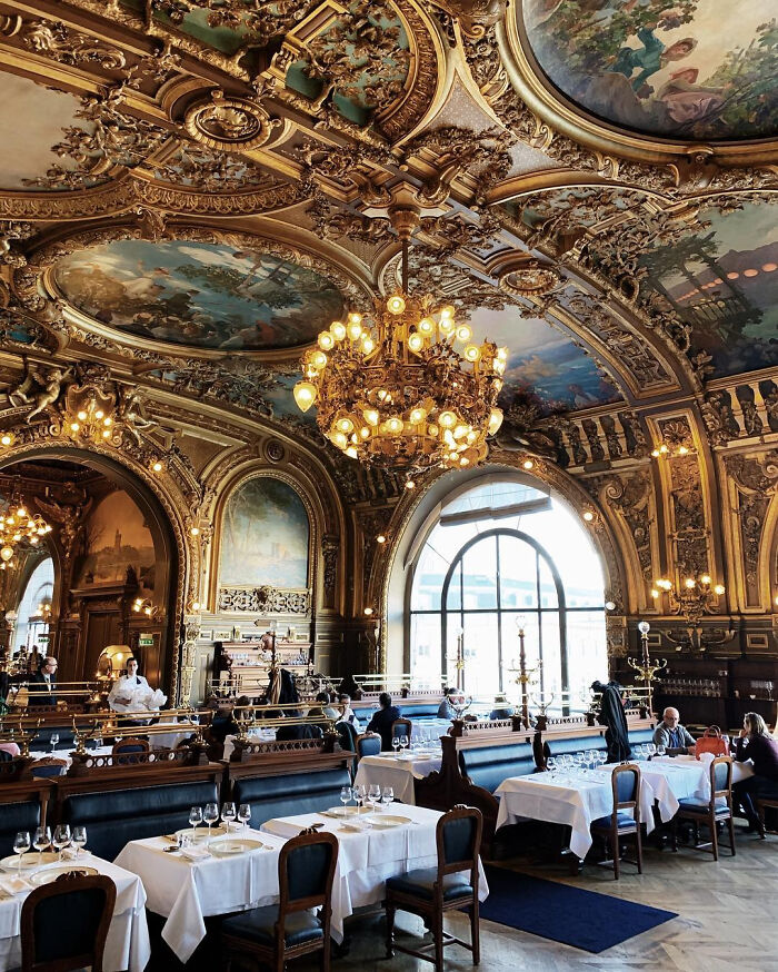 Este restaurante de París parece un museo