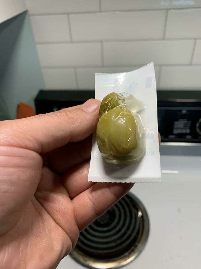 ¡¡¡Ahora envolvemos las aceitunas individualmente!!!