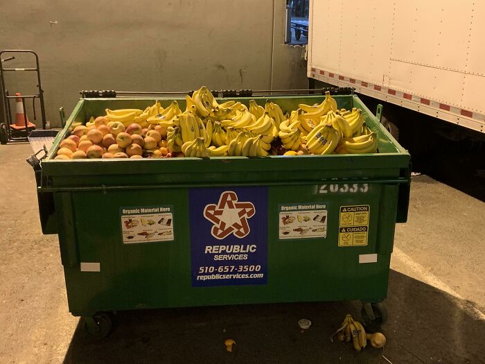 A mi empresa le encanta tirar la fruta que tiene medio día