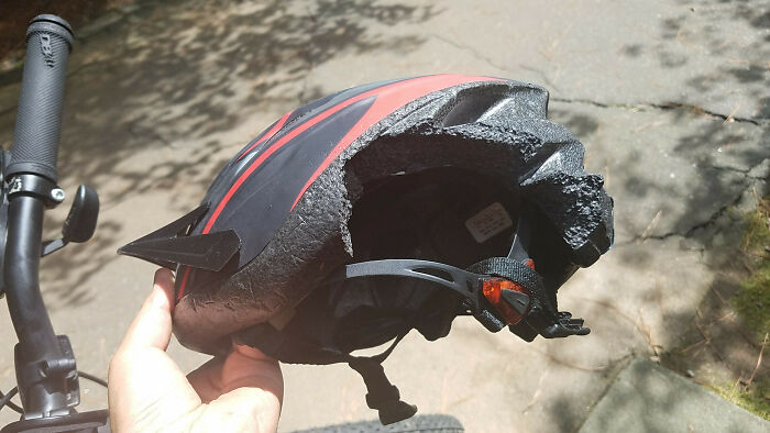 Mi casco acaba de salvarme la vida