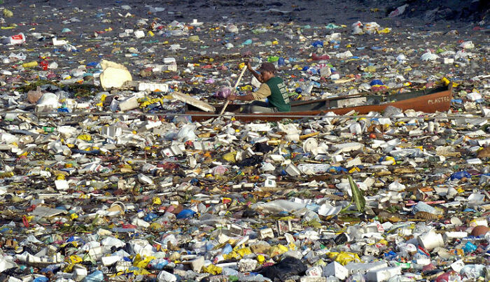 En canoa a través de aguas abiertas