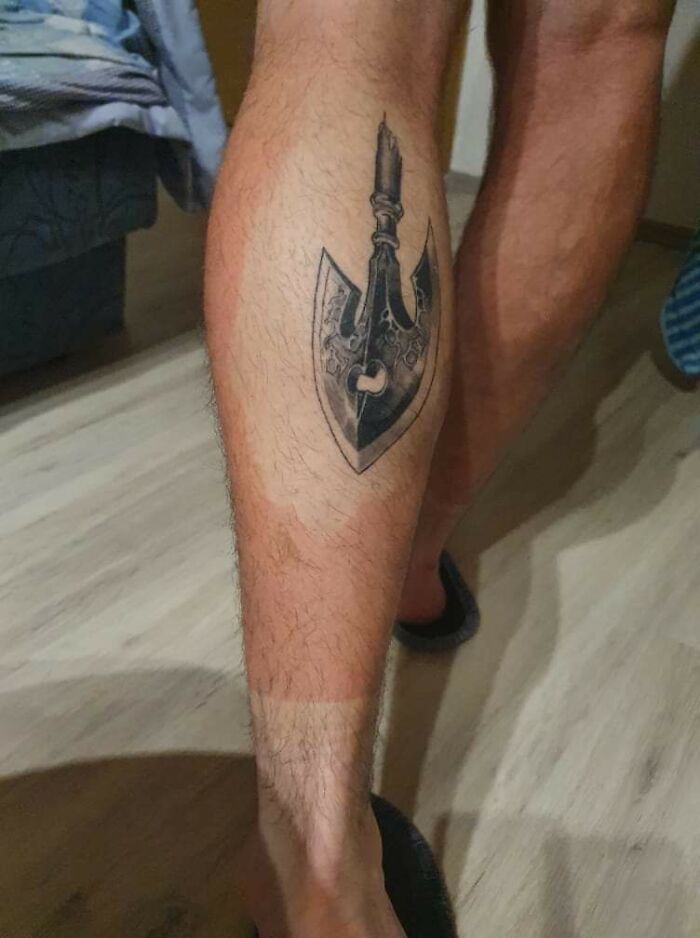 Mi novio solo se ponía protector solar en su tatuaje cuando hacía senderismo y esto realmente demostró lo útil que es el protector solar en comparación con los calcetines