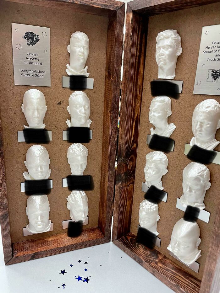 Anuario en 3D con los nombres en Braille, Academia Georgia para invidentes