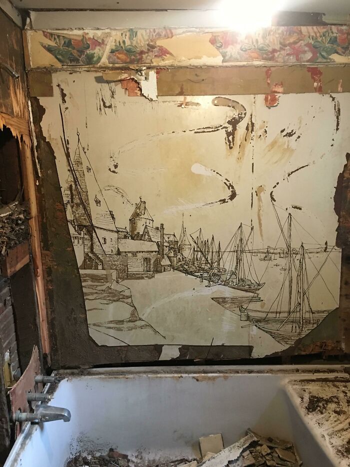 Encontramos un hermoso dibujo en la pared mientras renovábamos nuestro baño