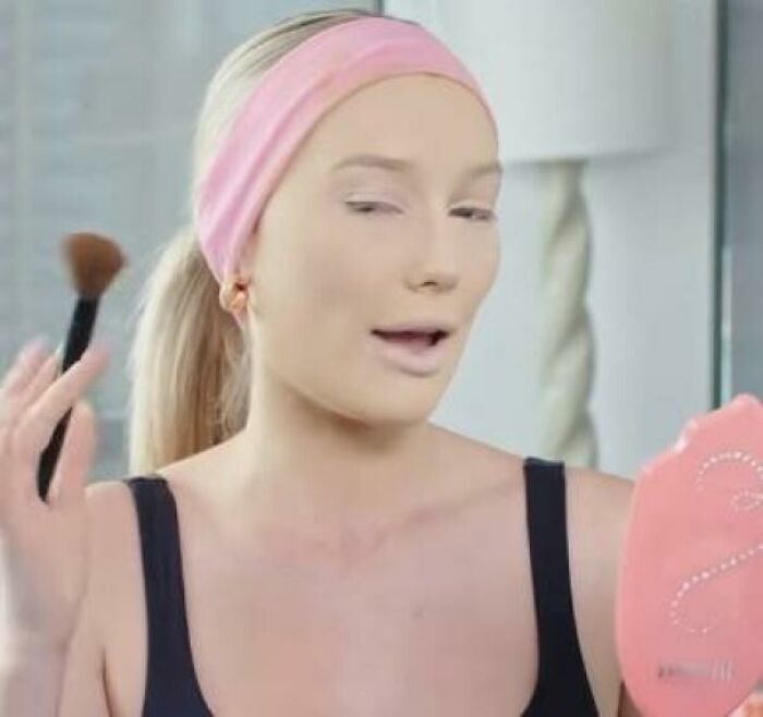 Usó 6 bases de maquillaje para hacer este look