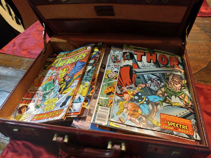 En el ático encontré una maleta con los cómics viejos de mi padre. La mayoría parecen ser de Marvel y son de los años 70