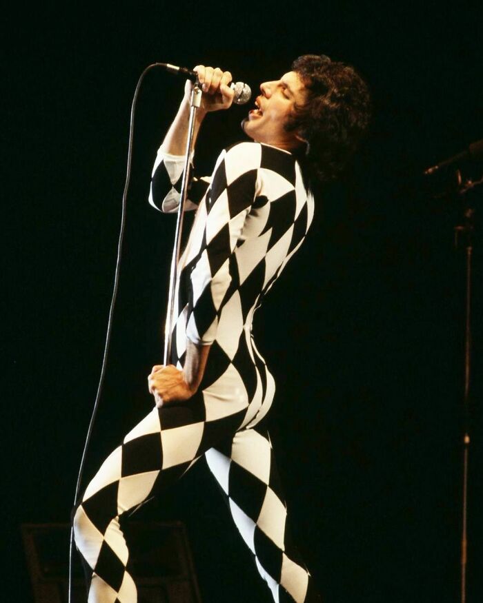 Freddie Mercury, de Queen, en 1977. Fotografiado por Neal Preston