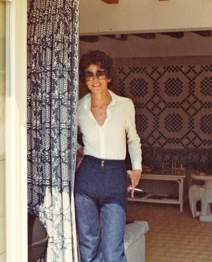 Audrey Hepburn en su casa de playa alquilada en la Toscana, en 1972 (por Luca Dotti)
