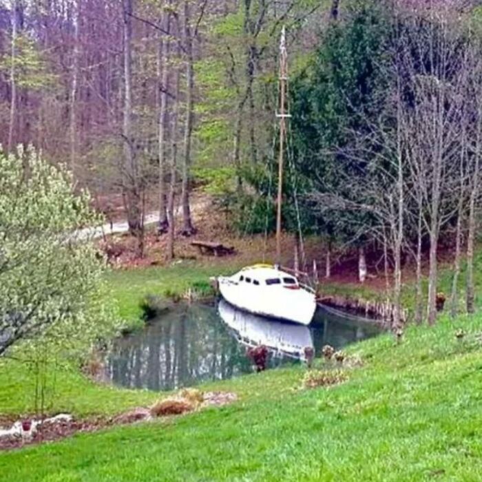 This Instagram Account Is Dedicated To Random Pics That Just Don't Make Any Sense, Here Are 50 Of The Best