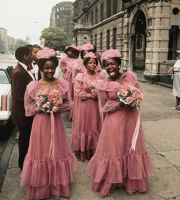 Un cortejo nupcial en Harlem, Ciudad de Nueva York, en 1983 (por Thomas Hoepker)