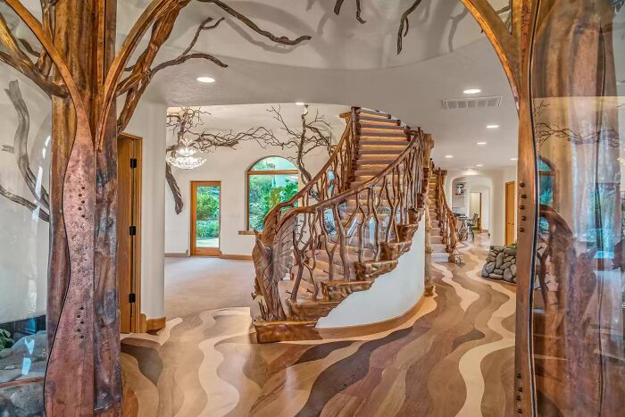 Me gusta el ambiente extravagante, pero esta casa debe estar aquí