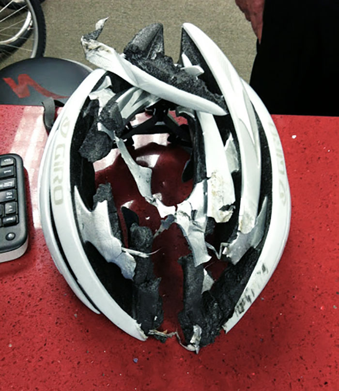Usa un casco