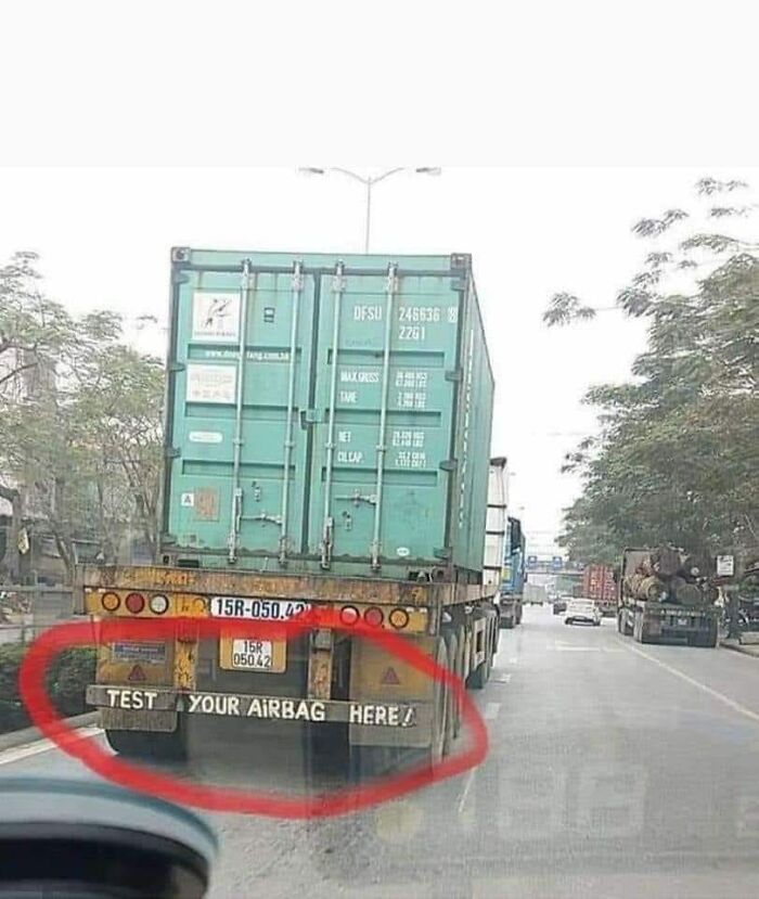 This Facebook Group Documents Examples Of Bad Drivers, Here Are 50 Of Their Funniest Posts (New Pics)