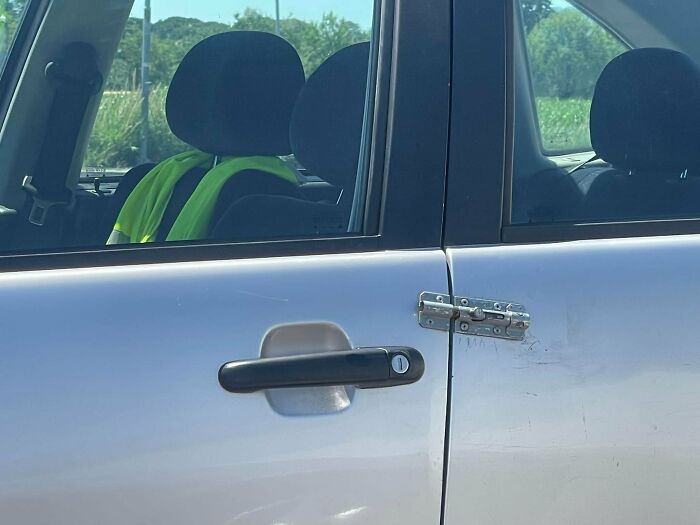 This Facebook Group Documents Examples Of Bad Drivers, Here Are 50 Of Their Funniest Posts (New Pics)