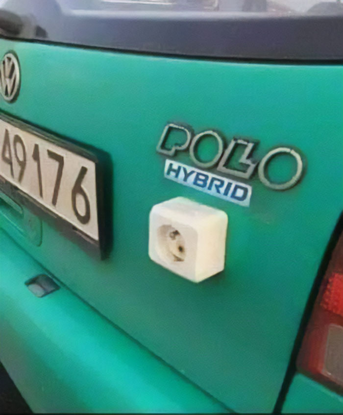 This Facebook Group Documents Examples Of Bad Drivers, Here Are 50 Of Their Funniest Posts (New Pics)