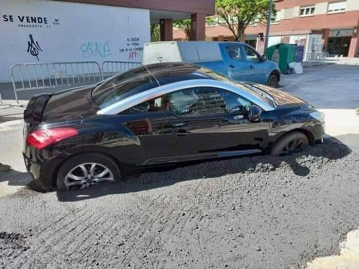 This Facebook Group Documents Examples Of Bad Drivers, Here Are 50 Of Their Funniest Posts (New Pics)