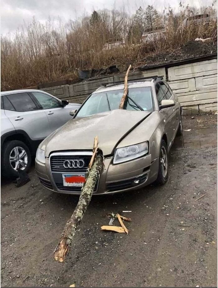 This Facebook Group Documents Examples Of Bad Drivers, Here Are 50 Of Their Funniest Posts (New Pics)