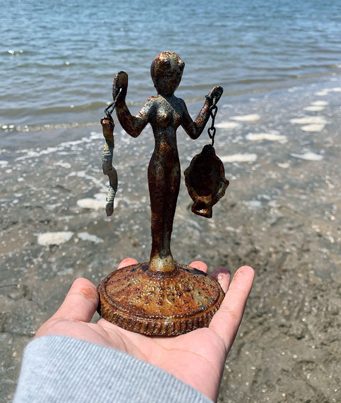 Esta cosa que mi amigo encontró en el agua