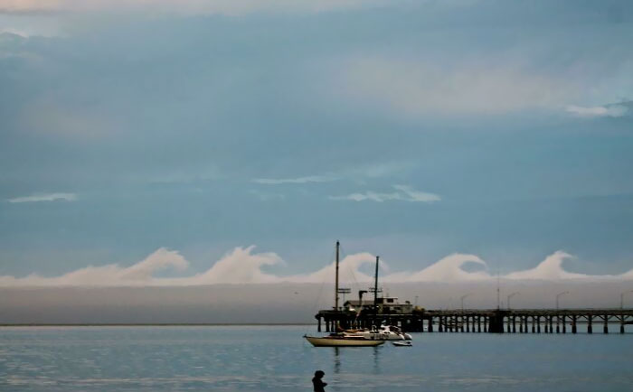Estas nubes en la playa parecen olas
