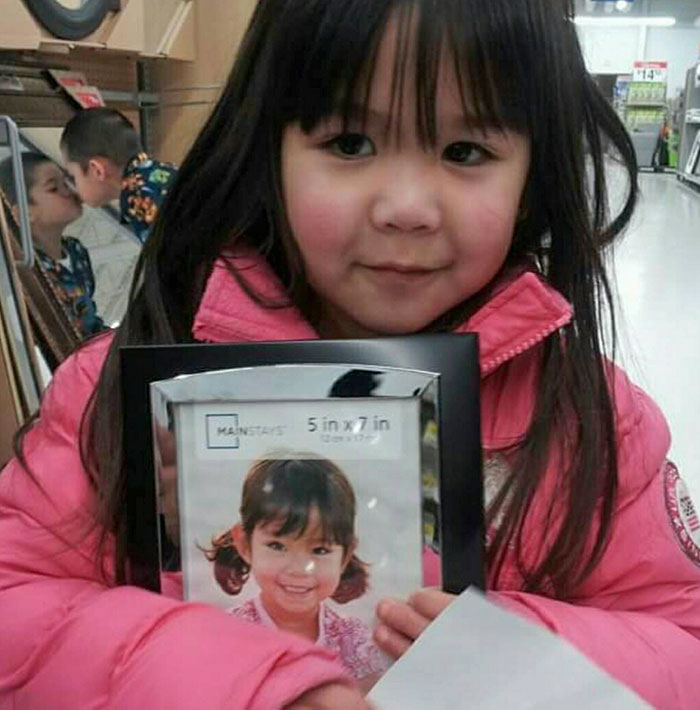Mi hija pensó que era ella. Bonus: Mi hijo en el fondo