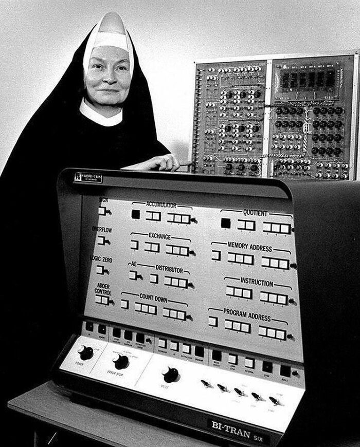 La hermana Mary Kenneth Keller, primera mujer en obtener un doctorado en informática en Estados Unidos, 1965