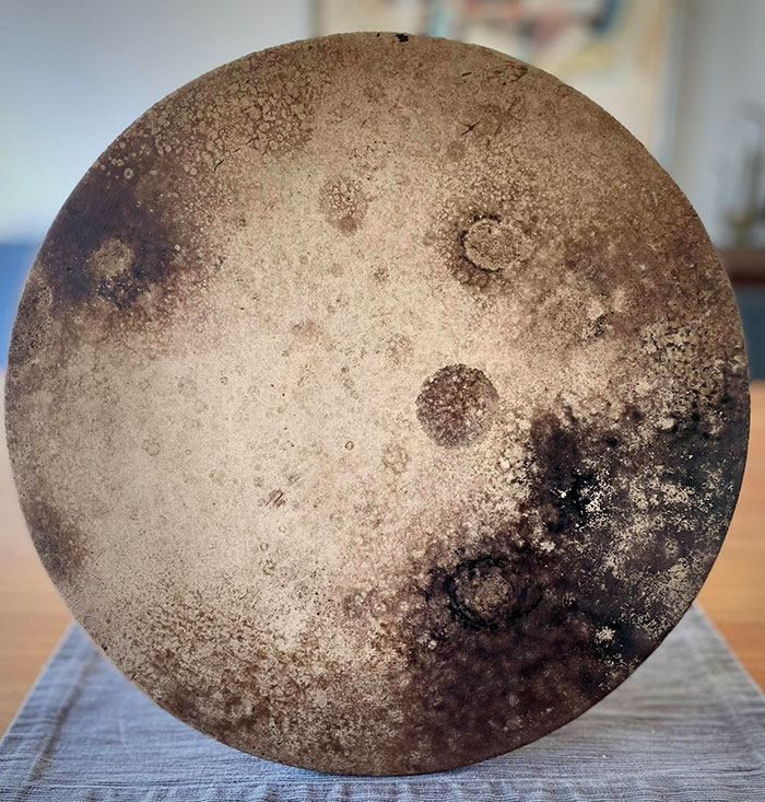Mi piedra para pizza parece una luna