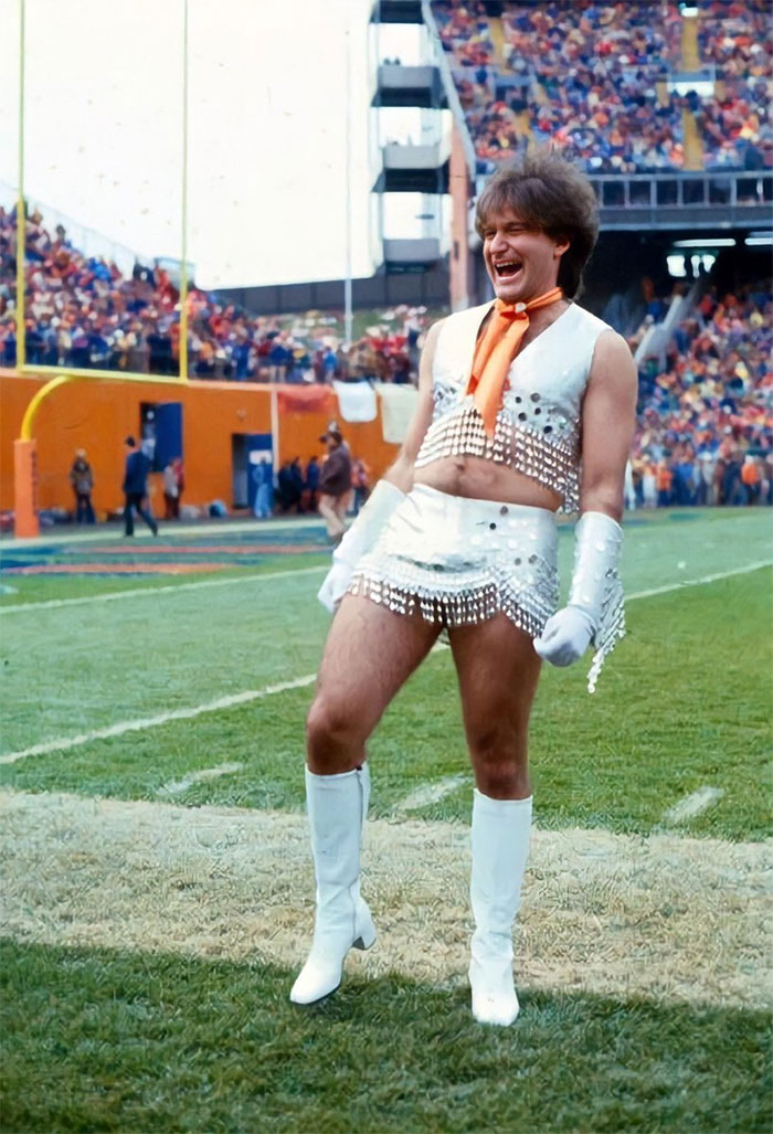 Robin Williams como el primer animador masculino para los Denver Broncos, en 1979