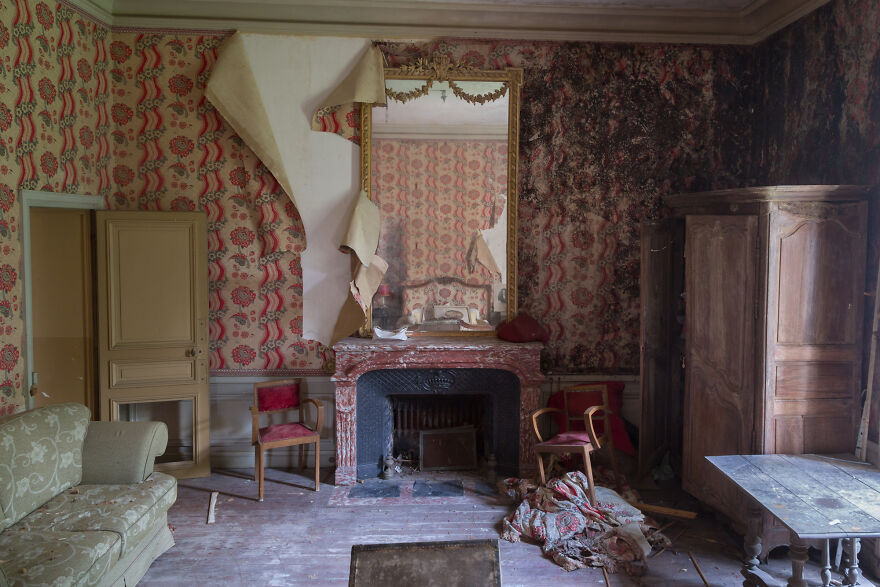 Encontré un castillo histórico abandonado en Francia, donde dejaron todo atrás (17 fotos)