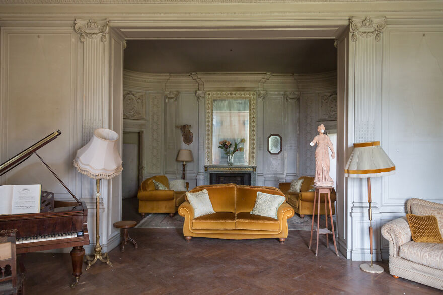 Encontré un castillo histórico abandonado en Francia, donde dejaron todo atrás (17 fotos)